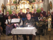 Nicht nur Anfang und Schluss waren glanzvoll: Die Feringer Vocalisten stimmten das „Maria durch ein Dornwald ging" sowie das erwartungsfrohe Lied „Es kommt ein Schiff" an...(aus Bericht im Münchner Merkur)